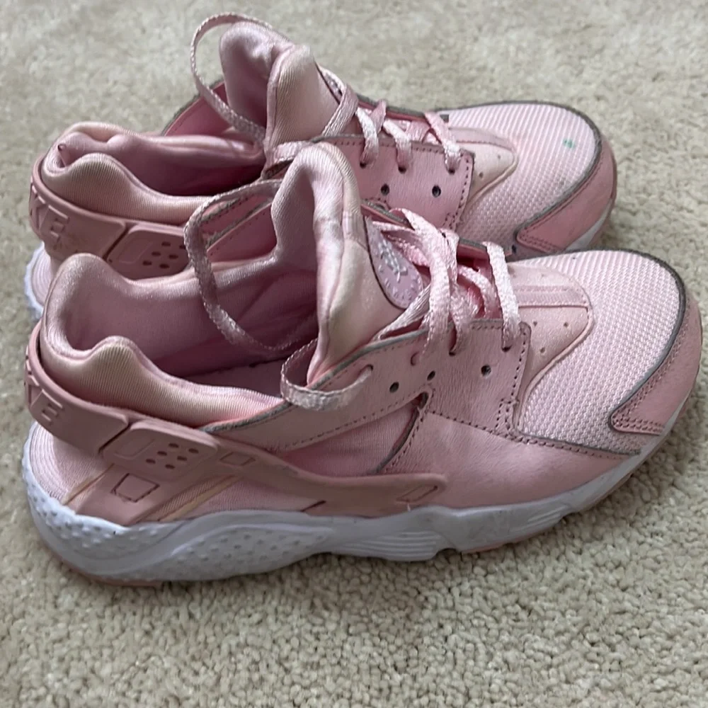 Nike Harache kids sneakers EUC wore few times like new size 2Y - Picture 5 of 7